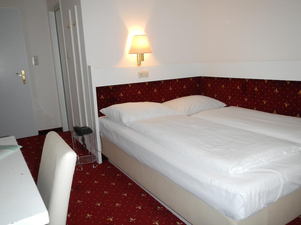 Pension Pharmador Vienne Extérieur photo