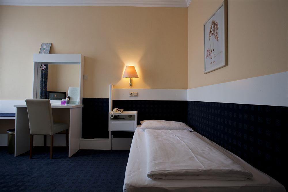 Pension Pharmador Vienne Extérieur photo