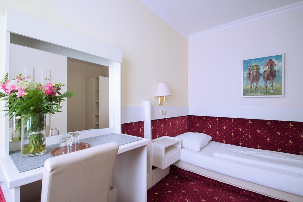 Pension Pharmador Vienne Extérieur photo