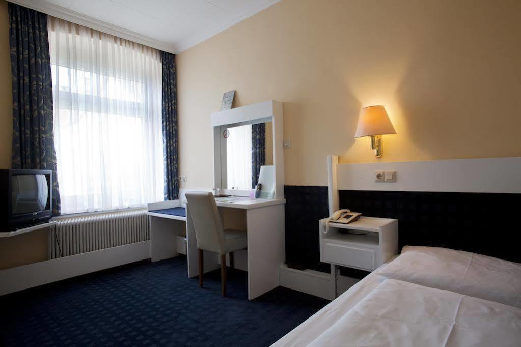 Pension Pharmador Vienne Extérieur photo