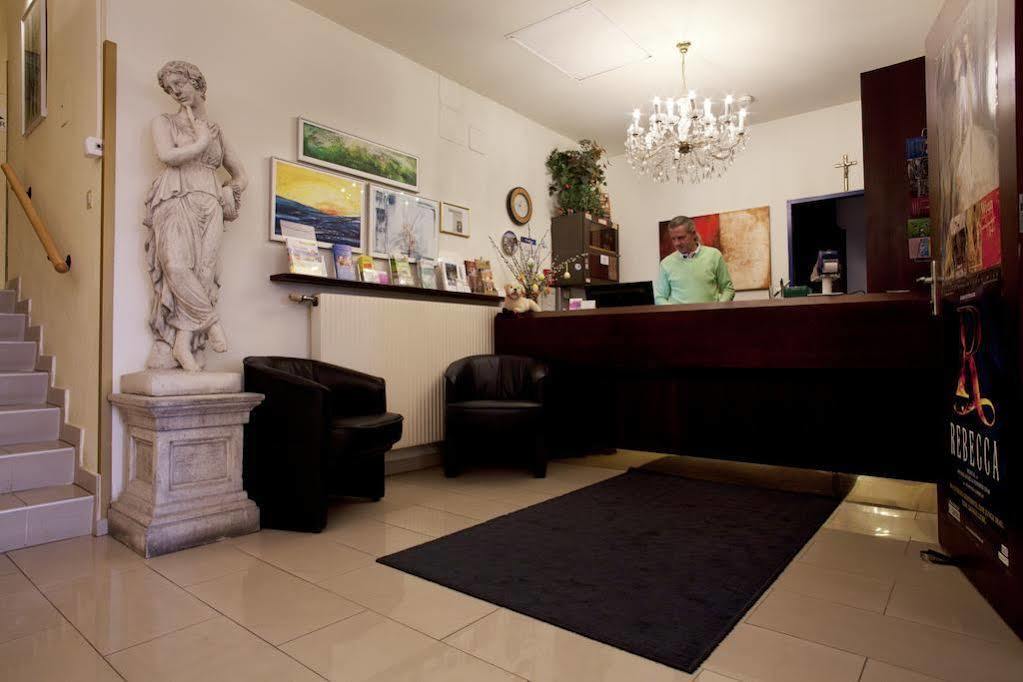Pension Pharmador Vienne Extérieur photo