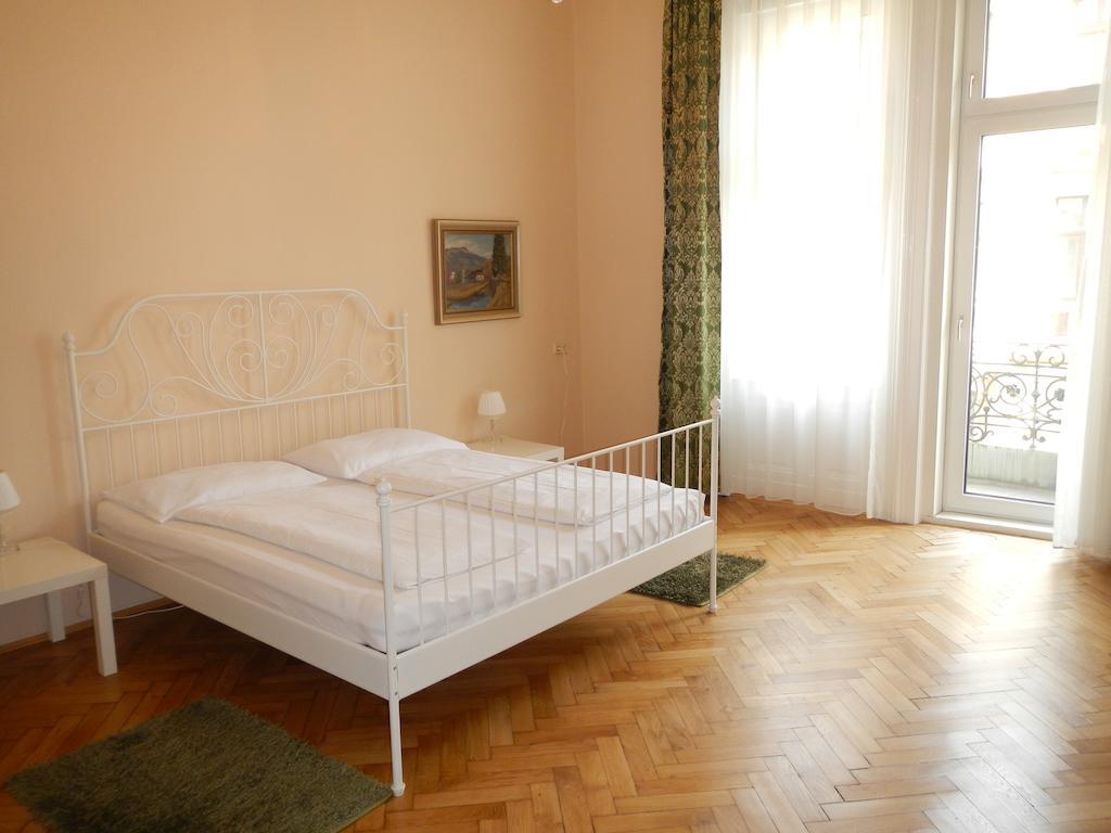 Pension Pharmador Vienne Chambre photo